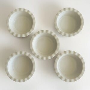 Set of 5 Ceramic Fluted Mini Pie Plates in Soft Creamy White